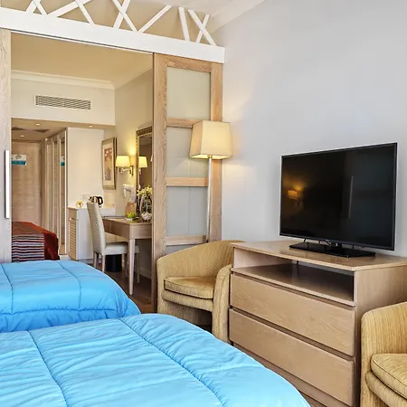Olympic Lagoon 度假村 5*